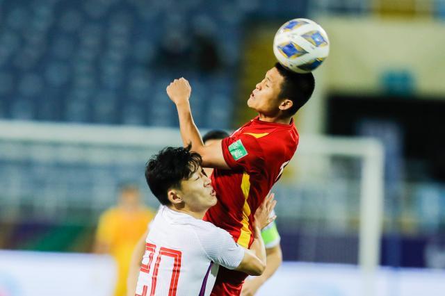 复制粘贴！面对越南日本 我们连头球优势都丢了……