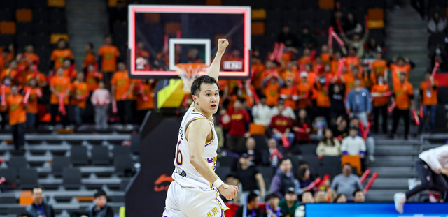 星空体育官网-连续场被弃用!CBA单场38分神刀变废刀 还能翻身吗?