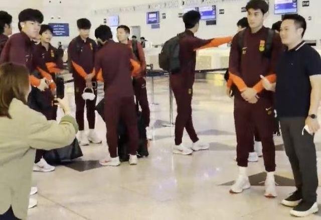 星空体育官网下载-U23国足载誉而归 获高规格接机待遇