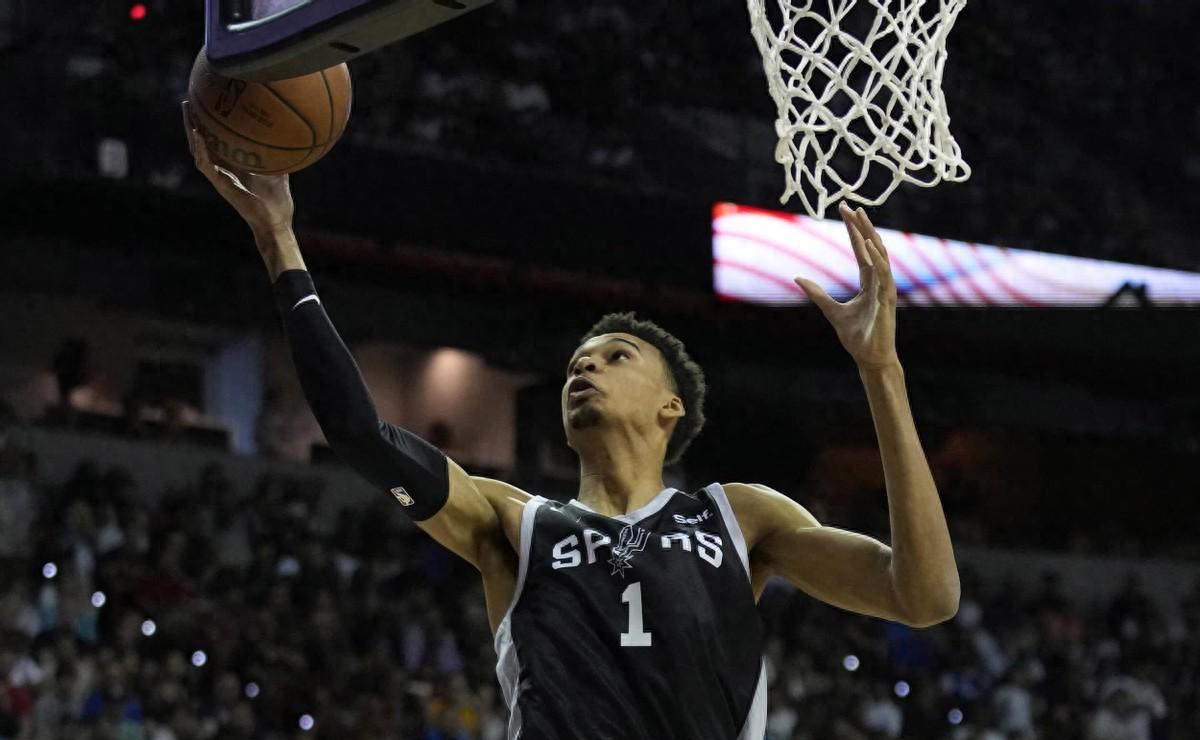 星空体育官网-短短3年,打破6项历史记录,如今再创历史,22岁已成地表最强球员